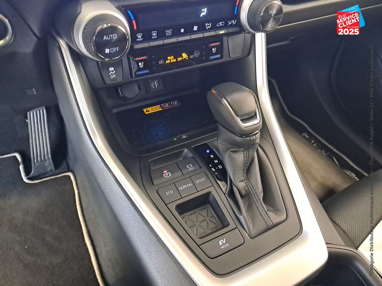 Véhicule d'occasion TOYOTA RAV4 2.5 HYBRIDE 218CH LOUNGE 2WD MY24 chez Toyota Thionville