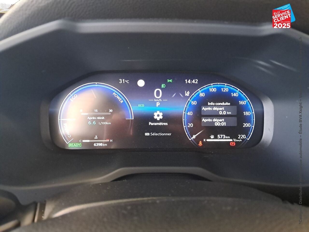 Véhicule d'occasion TOYOTA RAV4 2.5 HYBRIDE 218CH LOUNGE 2WD MY24 chez Toyota Thionville