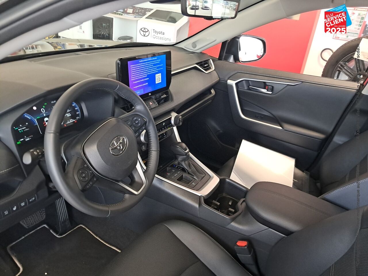Véhicule d'occasion TOYOTA RAV4 2.5 HYBRIDE 218CH LOUNGE 2WD MY24 chez Toyota Thionville