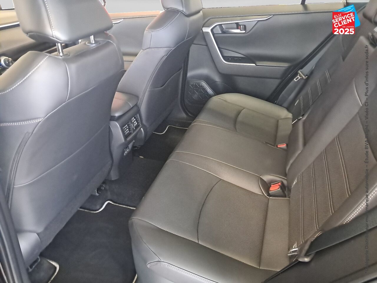 Véhicule d'occasion TOYOTA RAV4 2.5 HYBRIDE 218CH LOUNGE 2WD MY24 chez Toyota Thionville