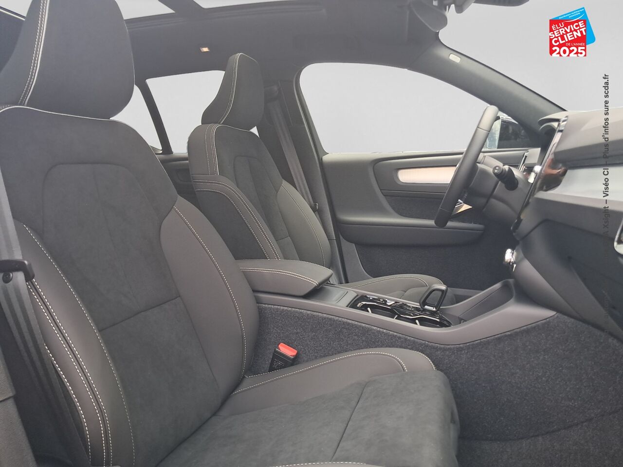 Véhicule d'occasion VOLVO XC40 B3 163CH BLACK EDITION DCT 7 chez Hyundai Epernay