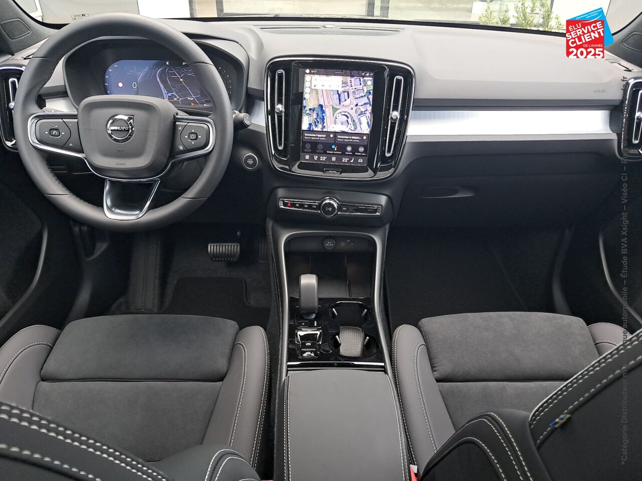 Véhicule d'occasion VOLVO XC40 B3 163CH BLACK EDITION DCT 7 chez Hyundai Epernay