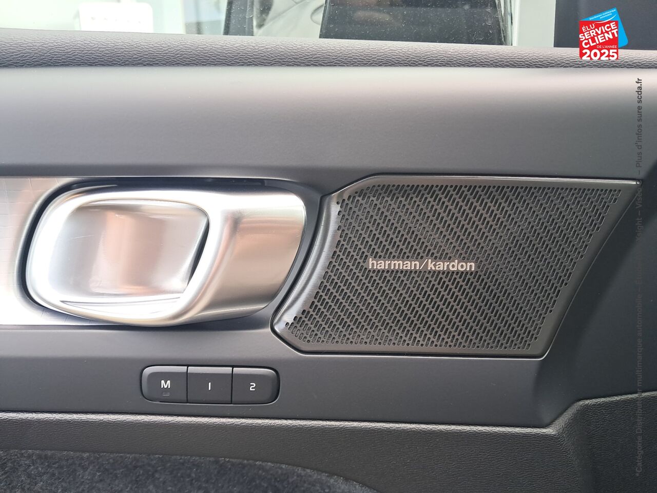 Véhicule d'occasion VOLVO XC40 B3 163CH BLACK EDITION DCT 7 chez Hyundai Epernay