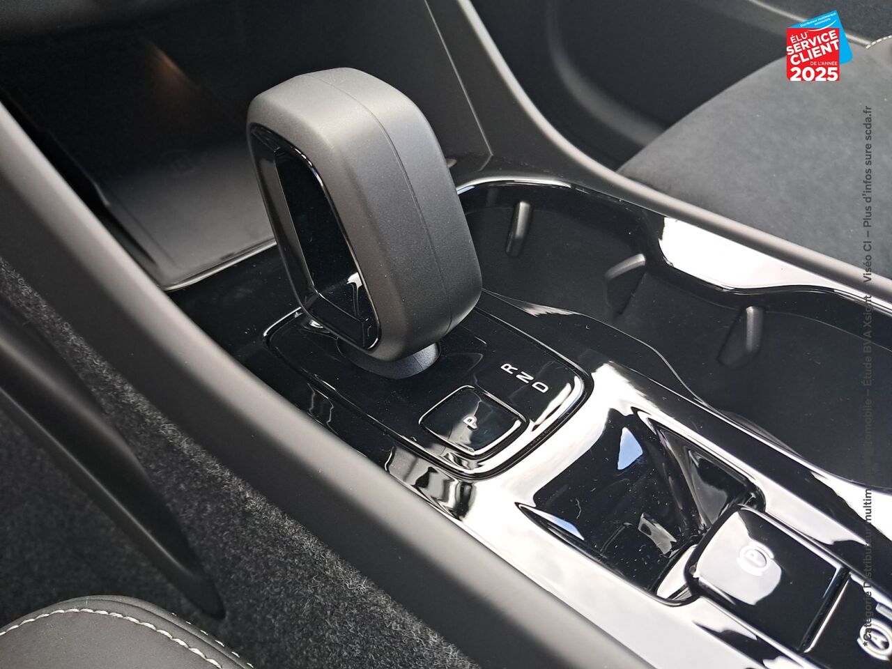 Véhicule d'occasion VOLVO XC40 B3 163CH BLACK EDITION DCT 7 chez Hyundai Epernay
