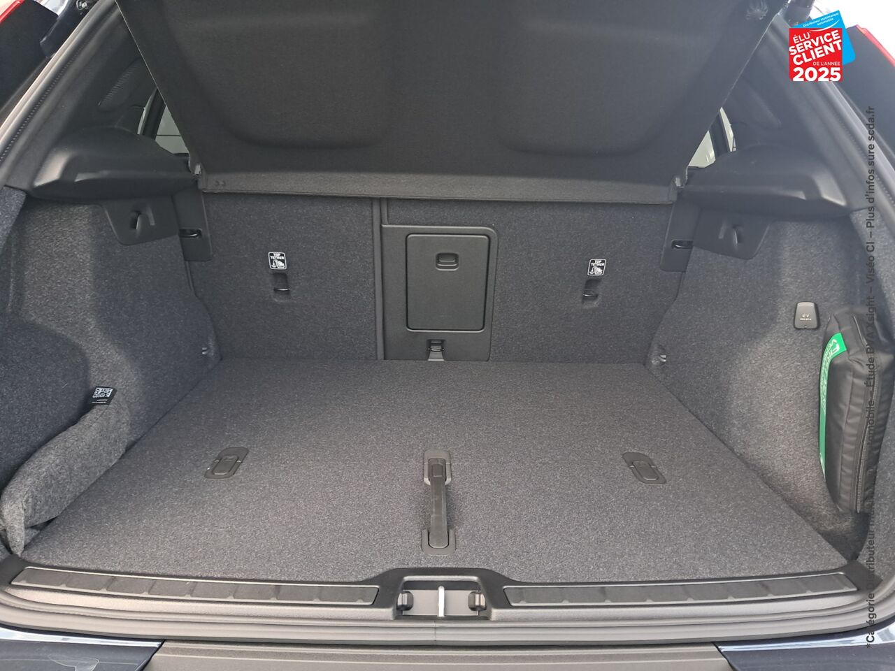Véhicule d'occasion VOLVO XC40 B3 163CH BLACK EDITION DCT 7 chez Hyundai Epernay