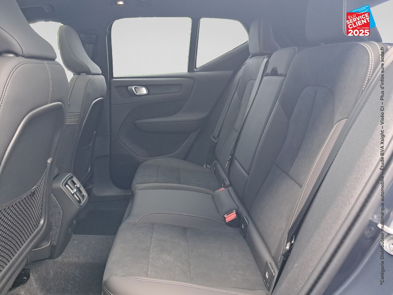 Véhicule d'occasion VOLVO XC40 B3 163CH BLACK EDITION DCT 7 chez Hyundai Epernay