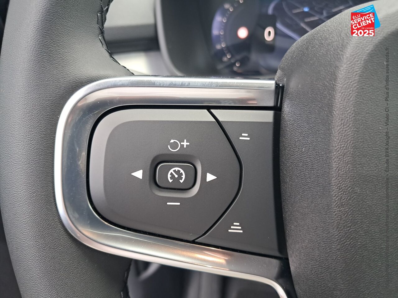 Véhicule d'occasion VOLVO XC40 B3 163CH BLACK EDITION DCT 7 chez Hyundai Epernay