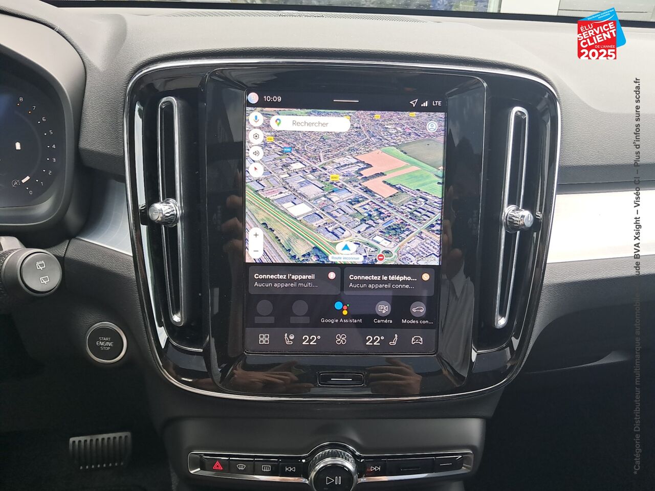 Véhicule d'occasion VOLVO XC40 B3 163CH BLACK EDITION DCT 7 chez Hyundai Epernay