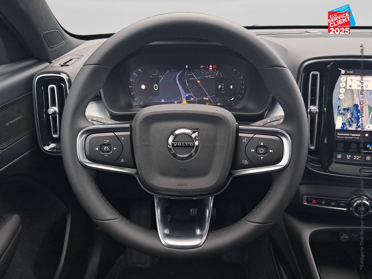 Véhicule d'occasion VOLVO XC40 B3 163CH BLACK EDITION DCT 7 chez Hyundai Epernay