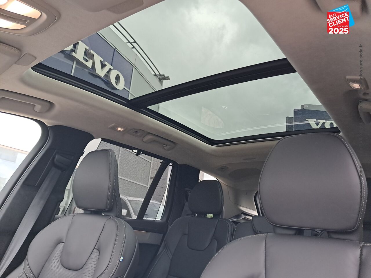 Véhicule d'occasion VOLVO XC90 T8 AWD 310 + 145CH ULTRA STYLE DARK GEARTRONIC chez Toyota Metz