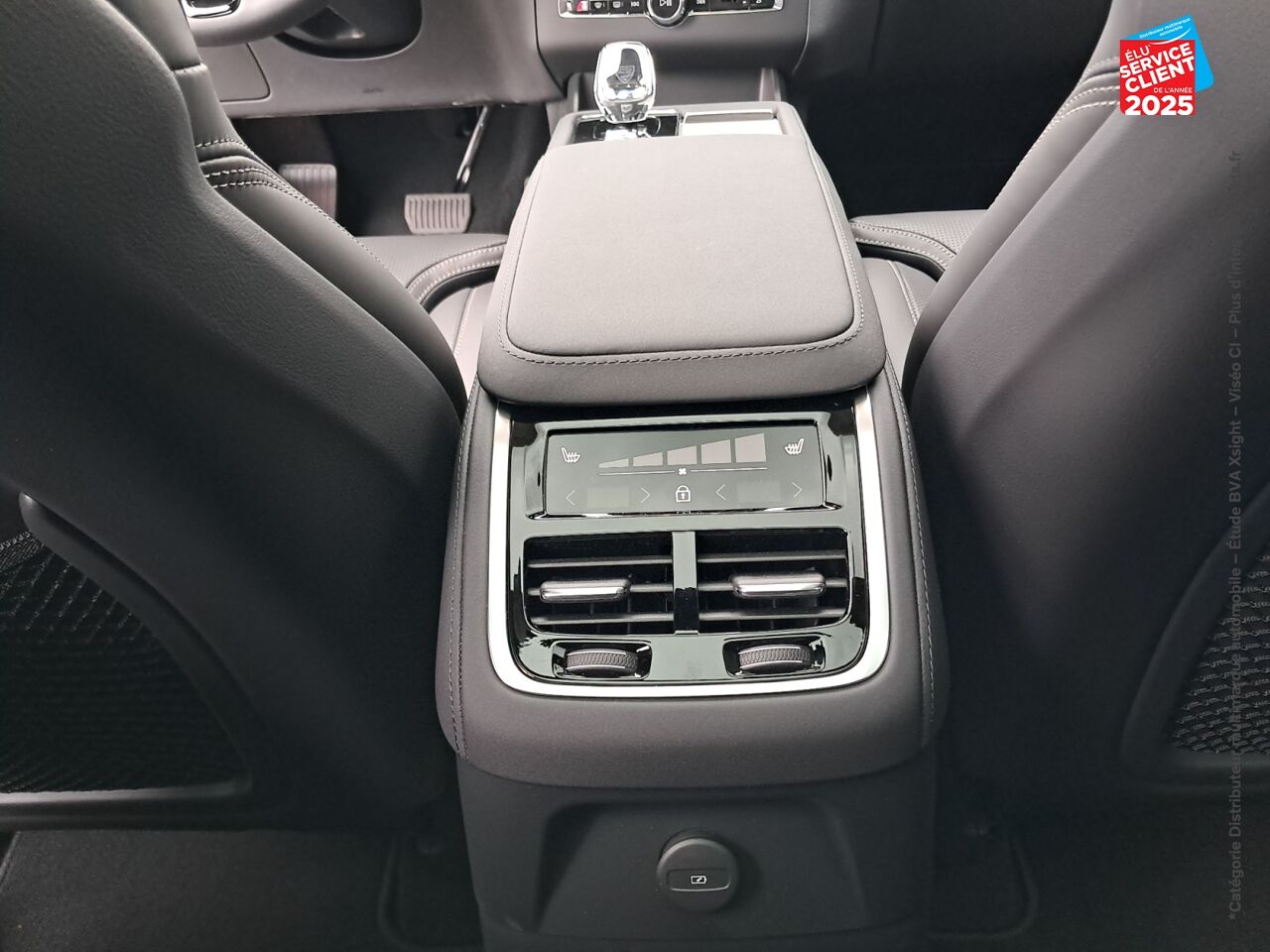 Véhicule d'occasion VOLVO XC90 T8 AWD 310 + 145CH ULTRA STYLE DARK GEARTRONIC chez Toyota Metz