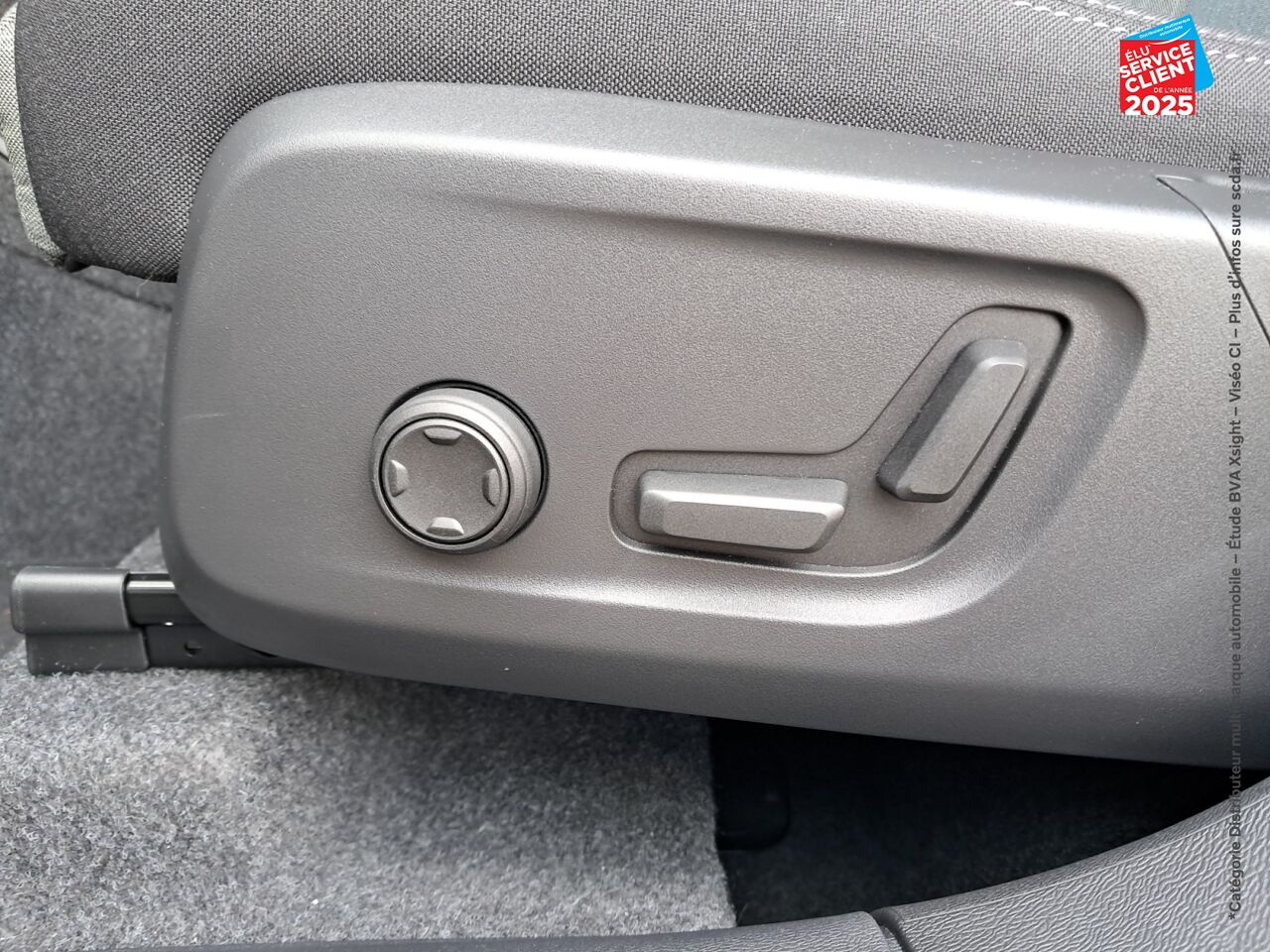 Véhicule d'occasion VOLVO XC40 B3 163CH PLUS DCT 7 chez Renault Colmar