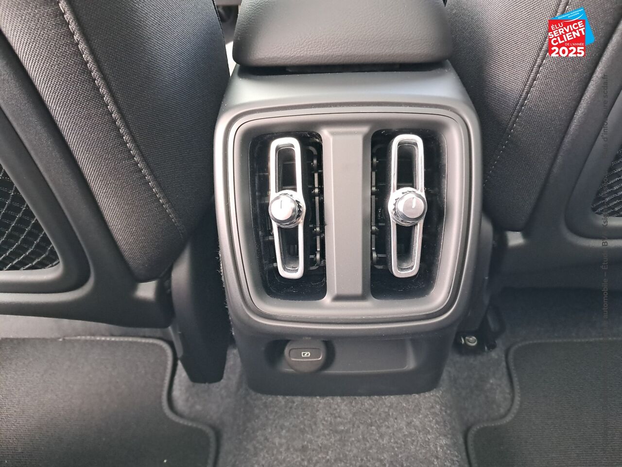 Véhicule d'occasion VOLVO XC40 B3 163CH PLUS DCT 7 chez Renault Colmar