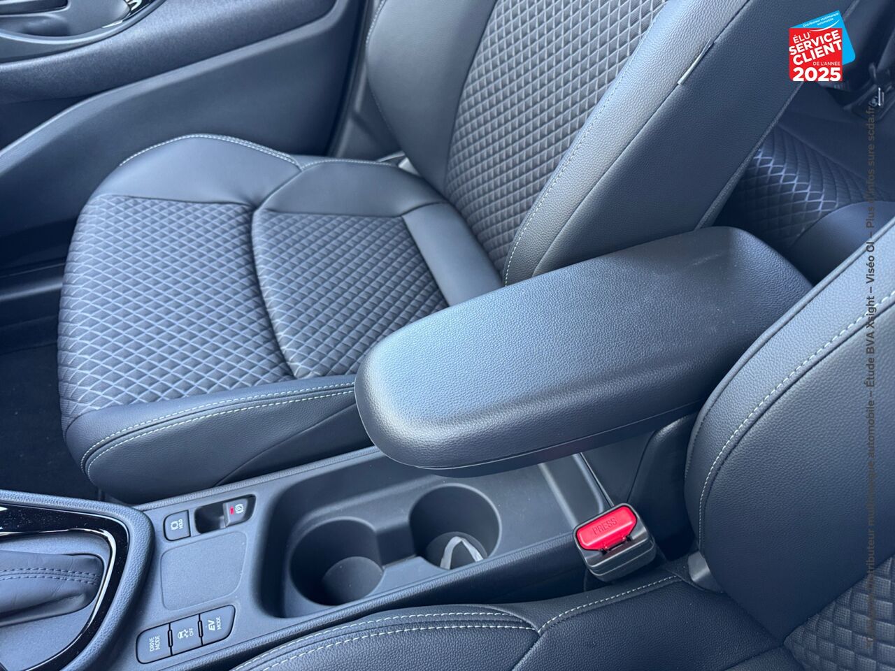 Véhicule d'occasion TOYOTA YARIS 116H COLLECTION 5P MC24 chez Nissan Mulhouse