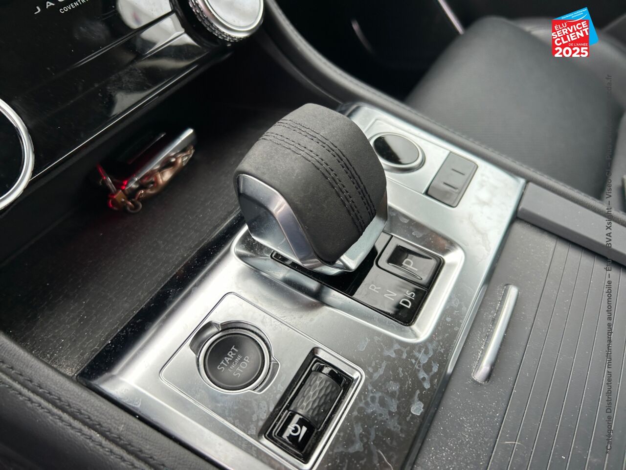 Véhicule d'occasion JAGUAR F-PACE D200 MHEV R-DYNAMIC SE BVA8 AWD CAMERA GPS CUIR chez BMW Dole