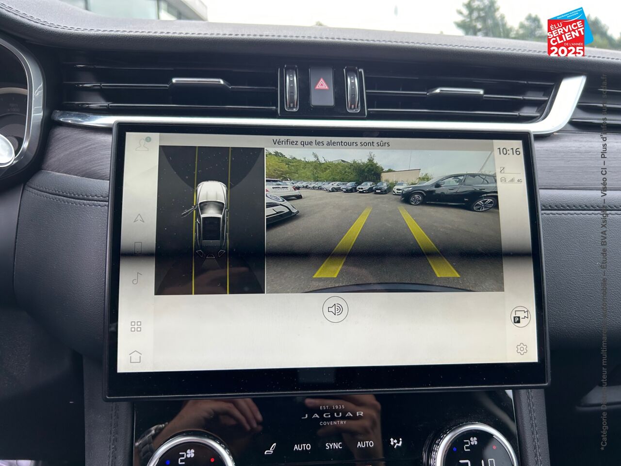 Véhicule d'occasion JAGUAR F-PACE D200 MHEV R-DYNAMIC SE BVA8 AWD CAMERA GPS CUIR chez BMW Dole