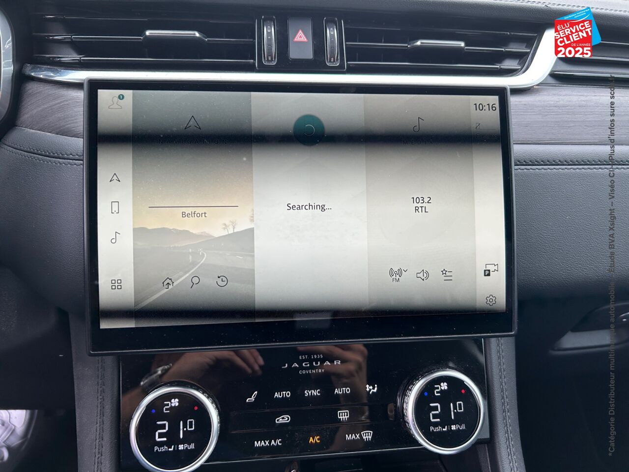 Véhicule d'occasion JAGUAR F-PACE D200 MHEV R-DYNAMIC SE BVA8 AWD CAMERA GPS CUIR chez BMW Dole