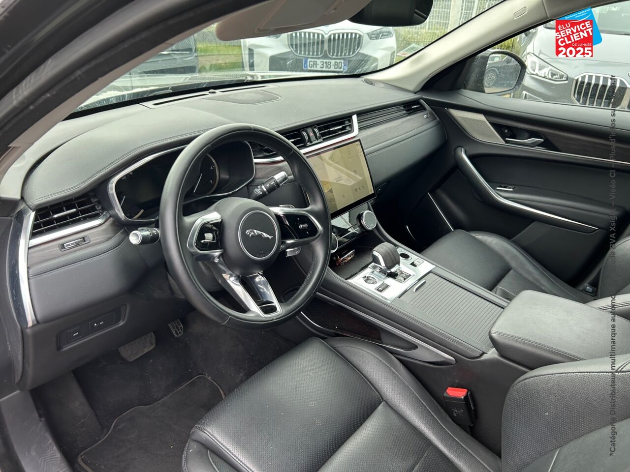 Véhicule d'occasion JAGUAR F-PACE D200 MHEV R-DYNAMIC SE BVA8 AWD CAMERA GPS CUIR chez BMW Dole