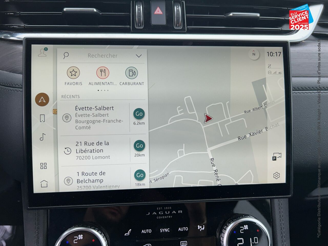 Véhicule d'occasion JAGUAR F-PACE D200 MHEV R-DYNAMIC SE BVA8 AWD CAMERA GPS CUIR chez BMW Dole