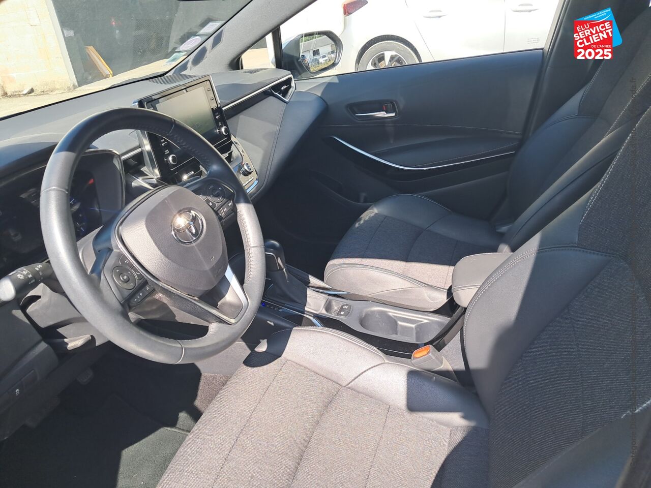 Véhicule d'occasion TOYOTA COROLLA TOURING SPT 122H DESIGN MY21 chez Toyota Verdun