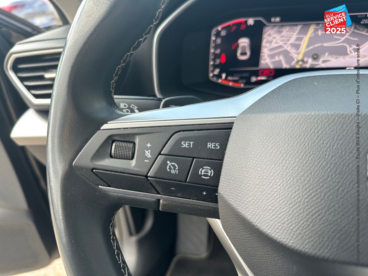 Véhicule d'occasion SEAT LEON 1.0 ETSI 110CH URBAN DSG7 GPS CAMERA CARPLAY chez Toyota Saint Dizier