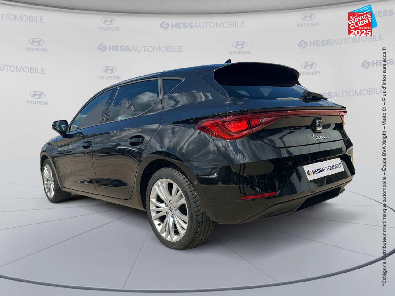 Véhicule d'occasion SEAT LEON 1.0 ETSI 110CH URBAN DSG7 GPS CAMERA CARPLAY chez Toyota Saint Dizier