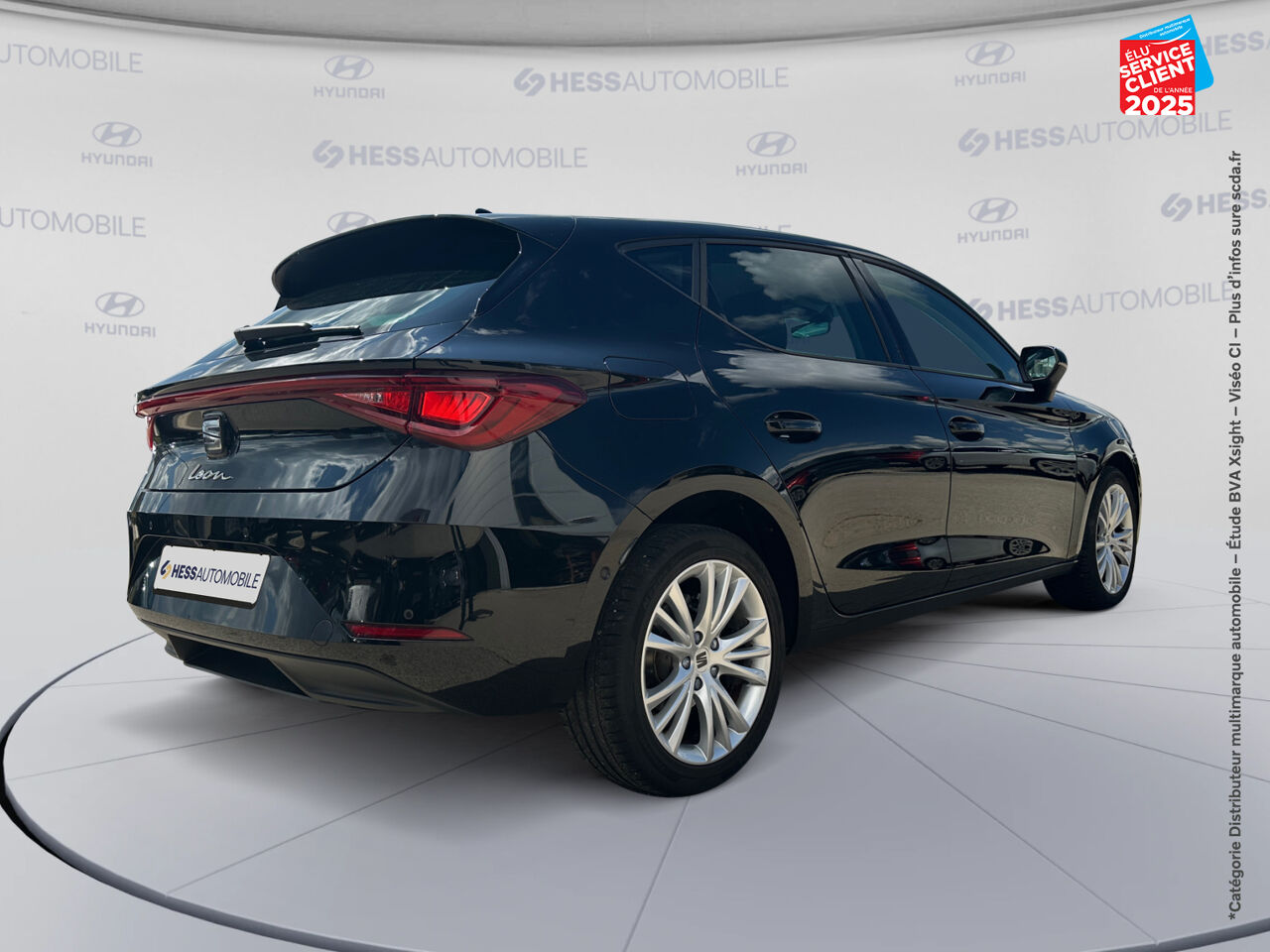 Véhicule d'occasion SEAT LEON 1.0 ETSI 110CH URBAN DSG7 GPS CAMERA CARPLAY chez Toyota Saint Dizier
