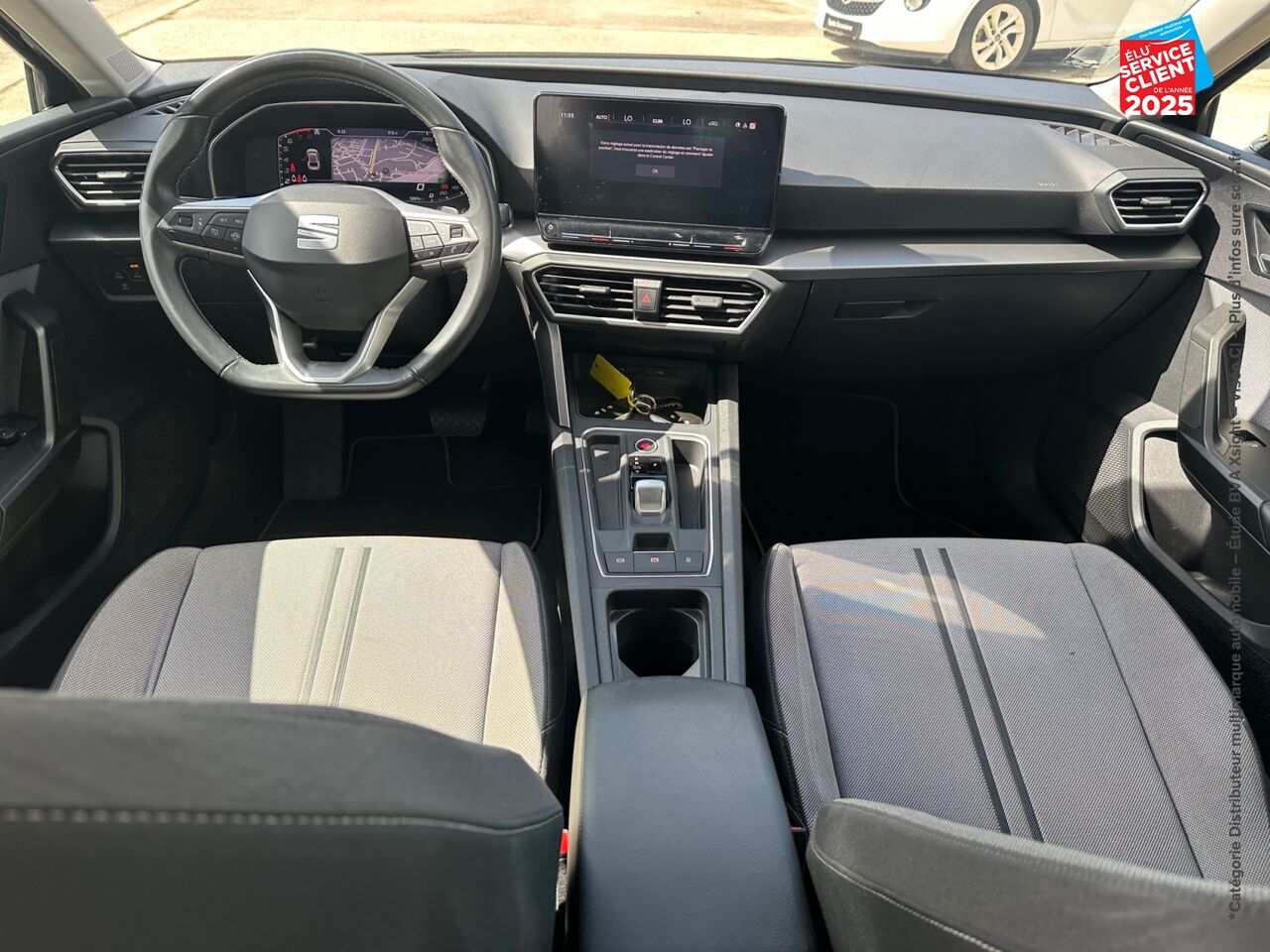 Véhicule d'occasion SEAT LEON 1.0 ETSI 110CH URBAN DSG7 GPS CAMERA CARPLAY chez Toyota Saint Dizier