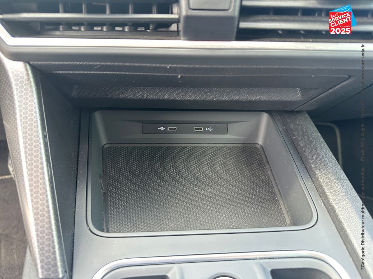 Véhicule d'occasion SEAT LEON 1.0 ETSI 110CH URBAN DSG7 GPS CAMERA CARPLAY chez Toyota Saint Dizier