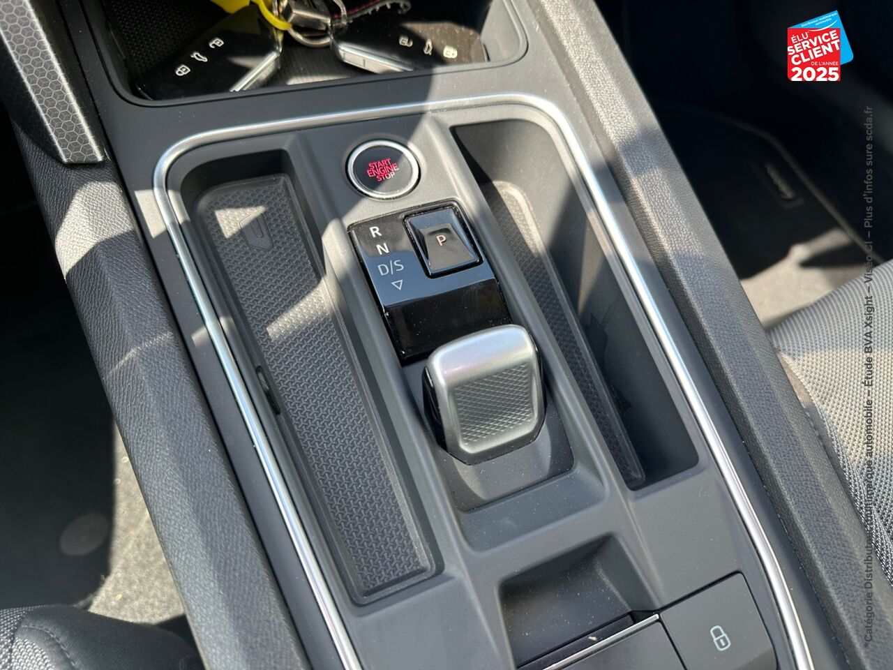Véhicule d'occasion SEAT LEON 1.0 ETSI 110CH URBAN DSG7 GPS CAMERA CARPLAY chez Toyota Saint Dizier