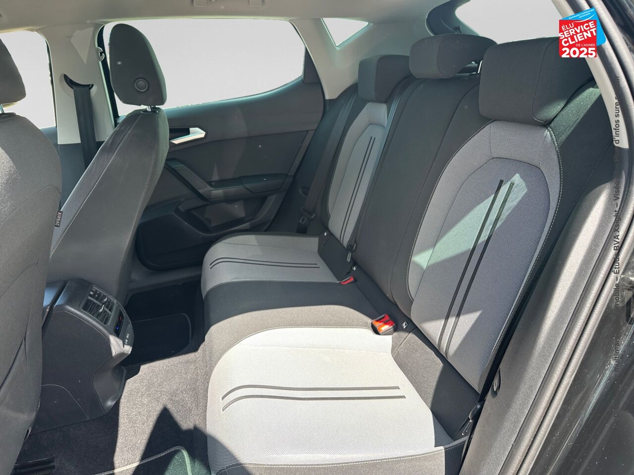 Véhicule d'occasion SEAT LEON 1.0 ETSI 110CH URBAN DSG7 GPS CAMERA CARPLAY chez Toyota Saint Dizier