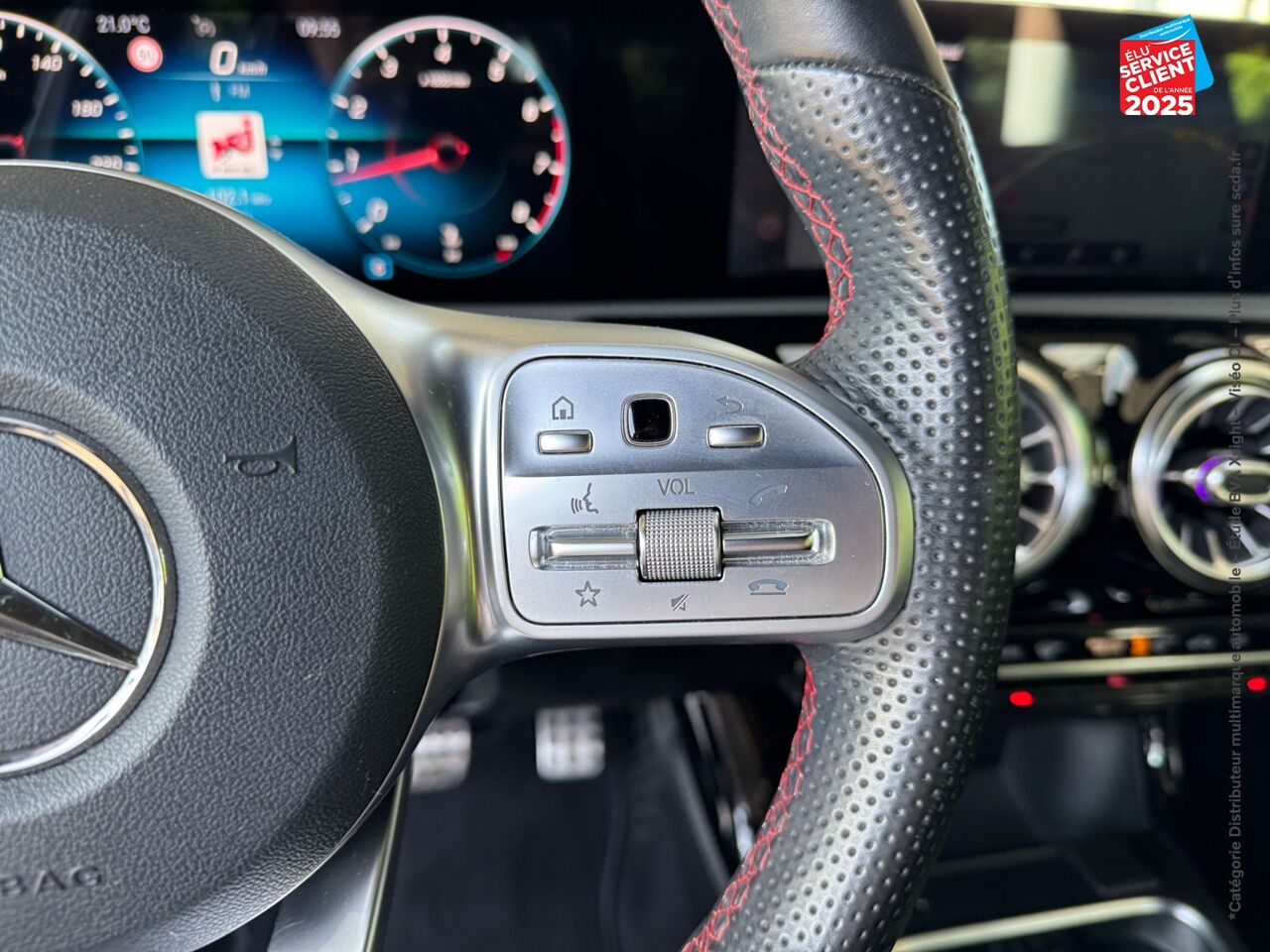 Véhicule d'occasion MERCEDES-BENZ CLASSE A 180 136CH AMG LINE chez BMW Pontarlier