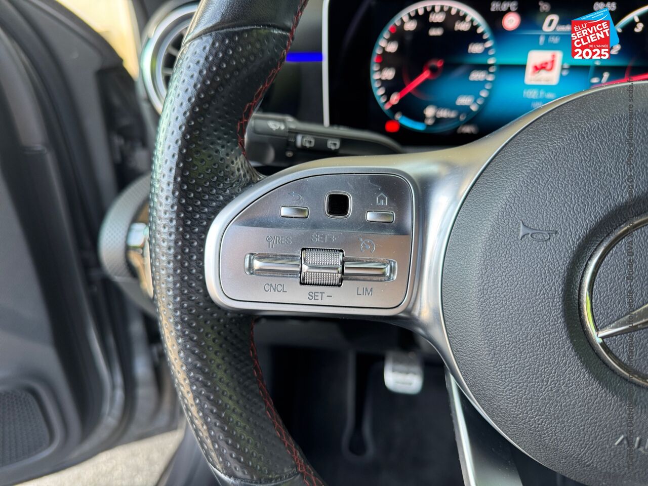 Véhicule d'occasion MERCEDES-BENZ CLASSE A 180 136CH AMG LINE chez BMW Pontarlier
