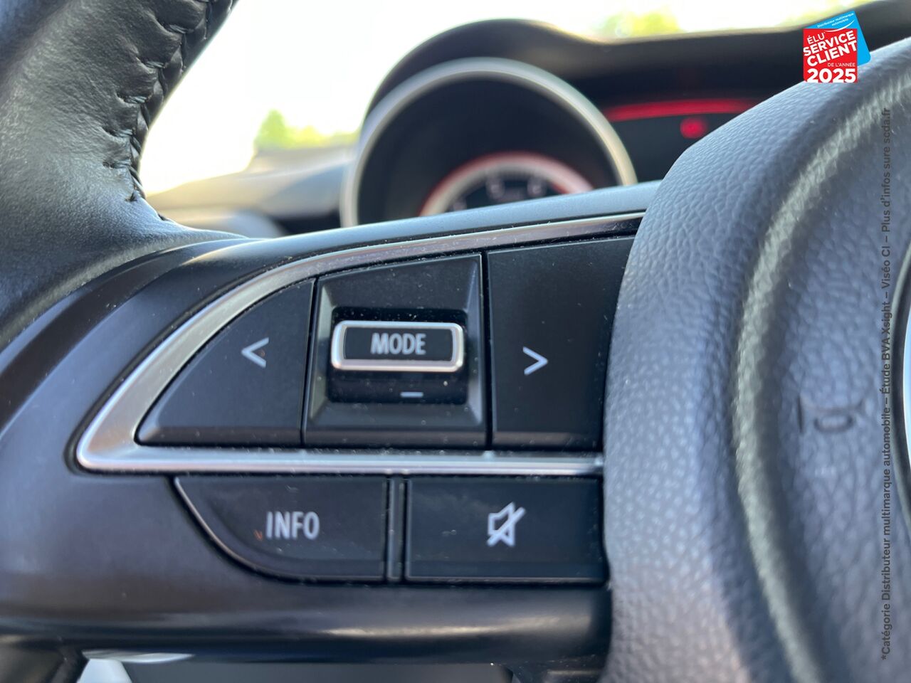 Véhicule d'occasion SUZUKI SWIFT 1.2 DUALJET HYBRID 83CH AVANTAGE chez Hyundai Epernay