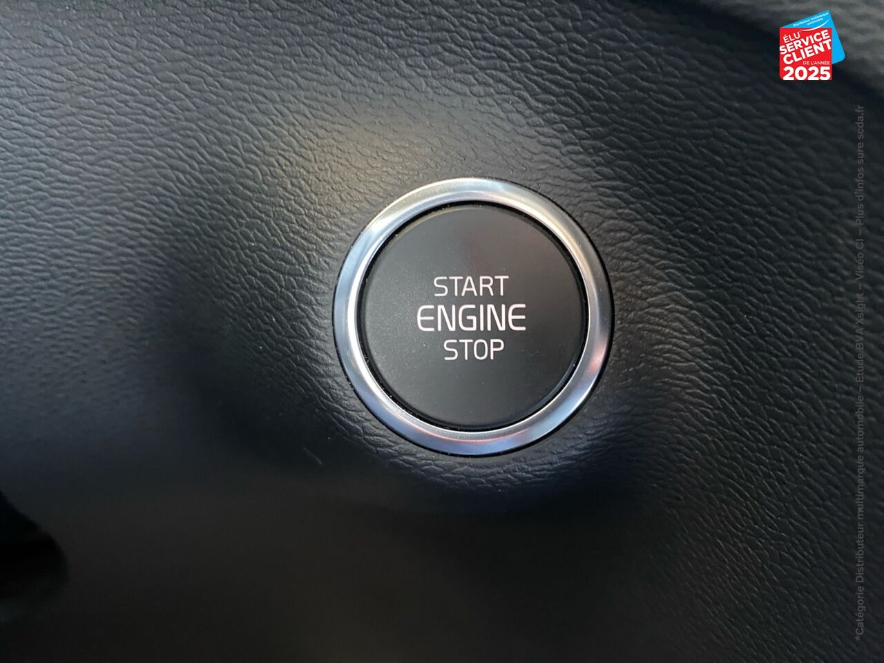 Véhicule d'occasion VOLVO XC40 T3 163CH MOMENTUM BUSINESS GEARTRONIC 8 chez Toyota Thionville