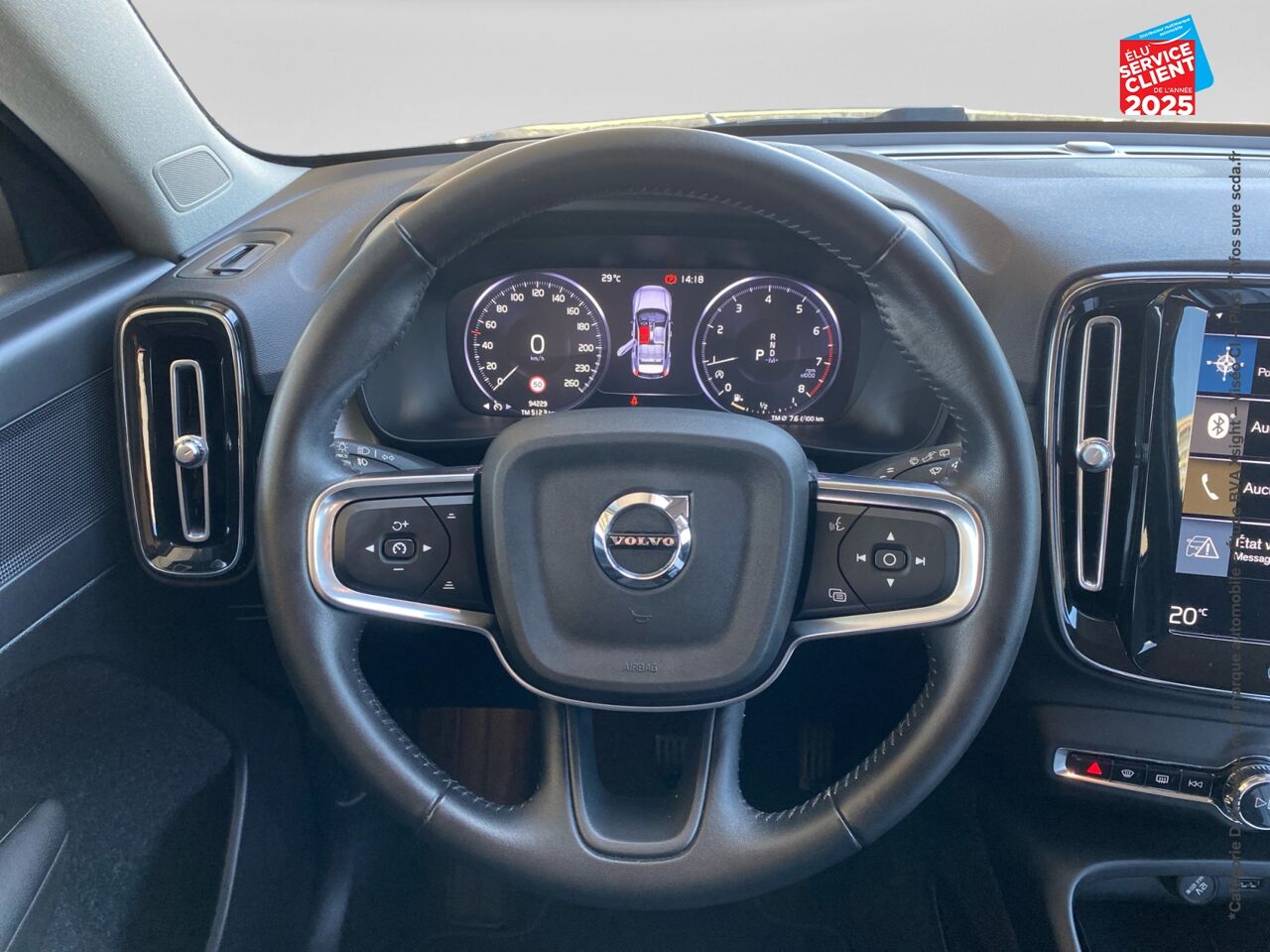 Véhicule d'occasion VOLVO XC40 T3 163CH MOMENTUM BUSINESS GEARTRONIC 8 chez Toyota Thionville