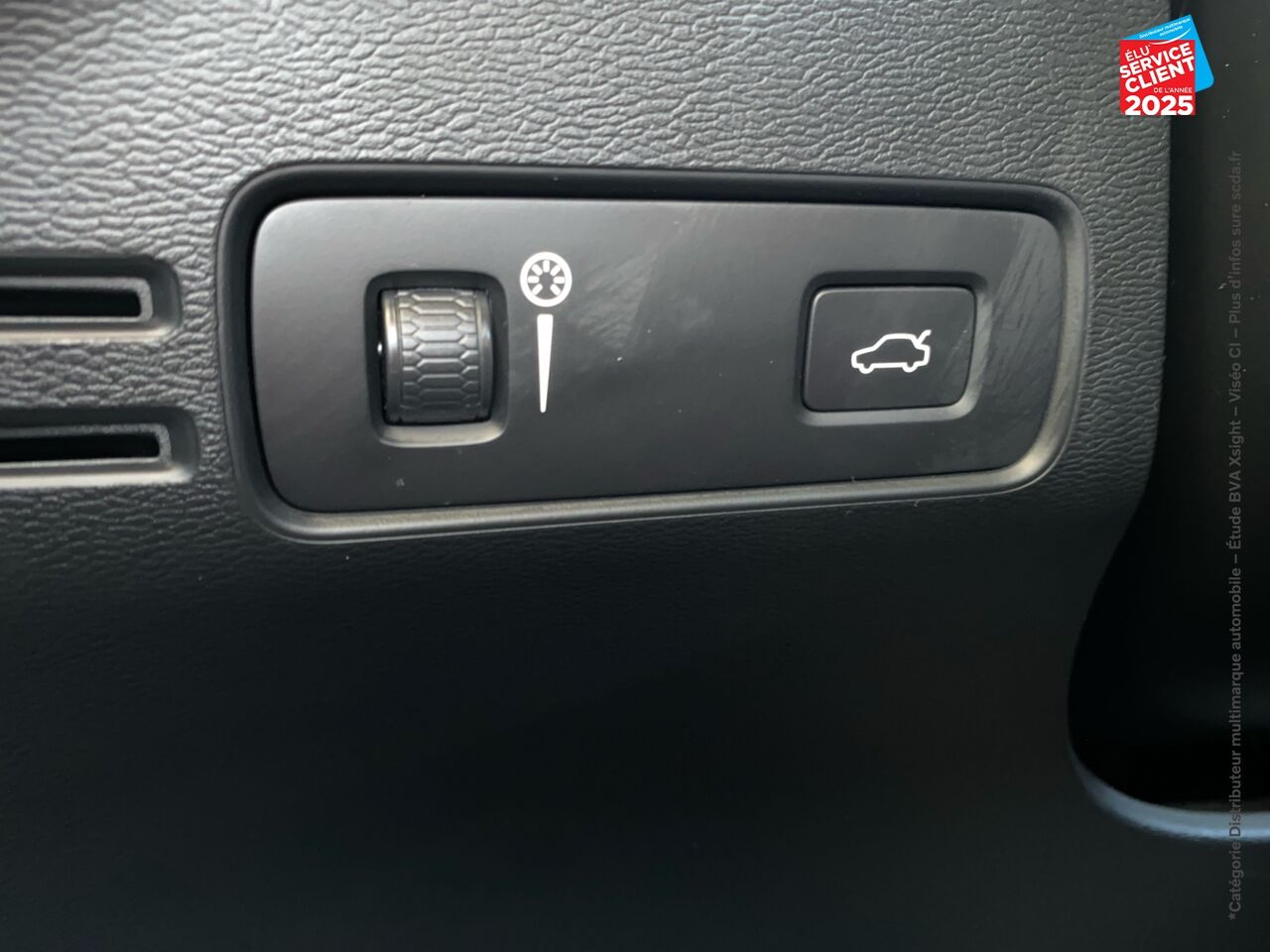 Véhicule d'occasion VOLVO XC40 T3 163CH MOMENTUM BUSINESS GEARTRONIC 8 chez Toyota Thionville