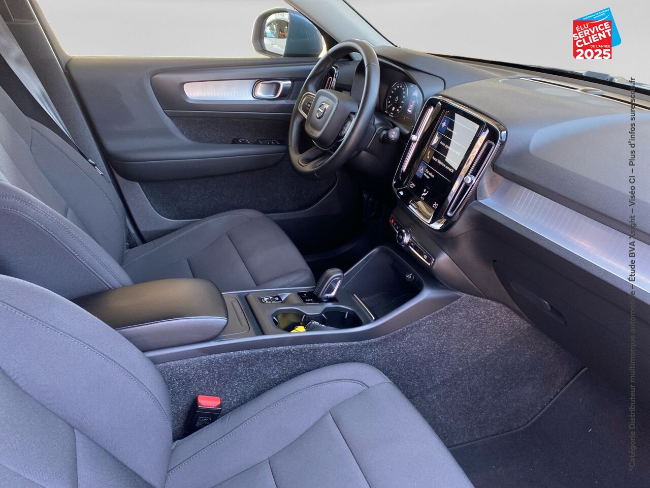 Véhicule d'occasion VOLVO XC40 T3 163CH MOMENTUM BUSINESS GEARTRONIC 8 chez Toyota Thionville