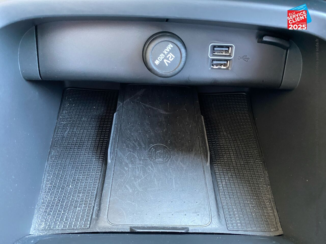 Véhicule d'occasion VOLVO XC40 T3 163CH MOMENTUM BUSINESS GEARTRONIC 8 chez Toyota Thionville