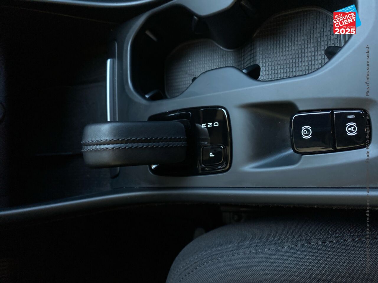 Véhicule d'occasion VOLVO XC40 T3 163CH MOMENTUM BUSINESS GEARTRONIC 8 chez Toyota Thionville