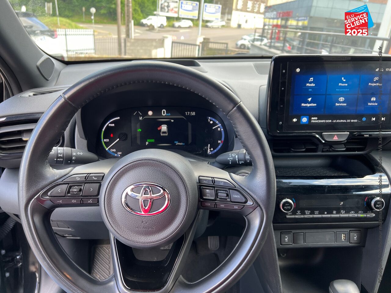 Véhicule d'occasion TOYOTA YARIS CROSS 116H TRAIL MY22 chez Renault Saint-Louis
