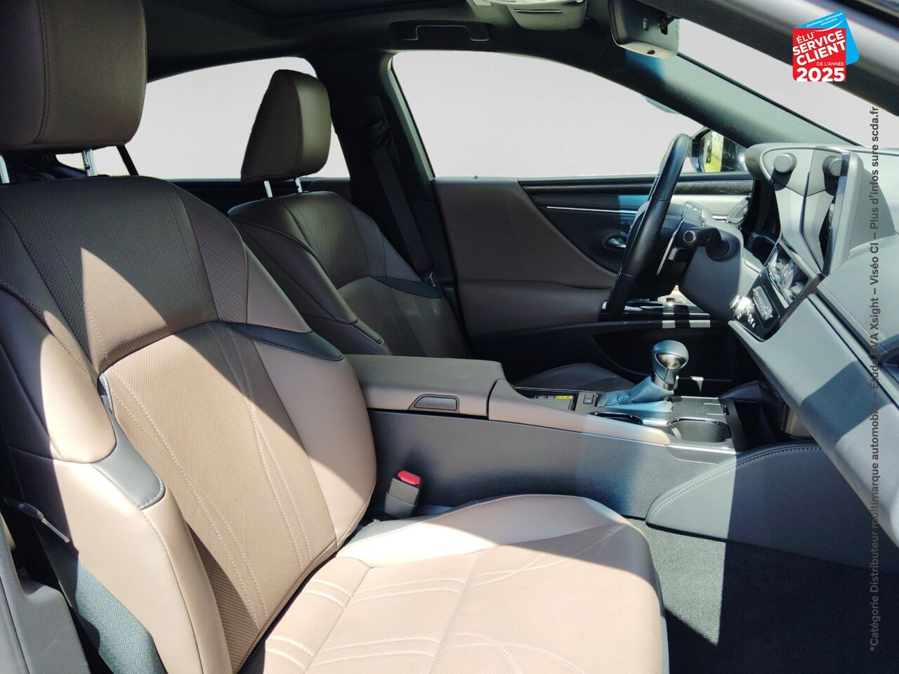 Véhicule d'occasion LEXUS ES 300H LUXE MY25 TPANO SIEGCHAUF/VENTIL/CUIR GPS CAMERA chez HESS Automobile