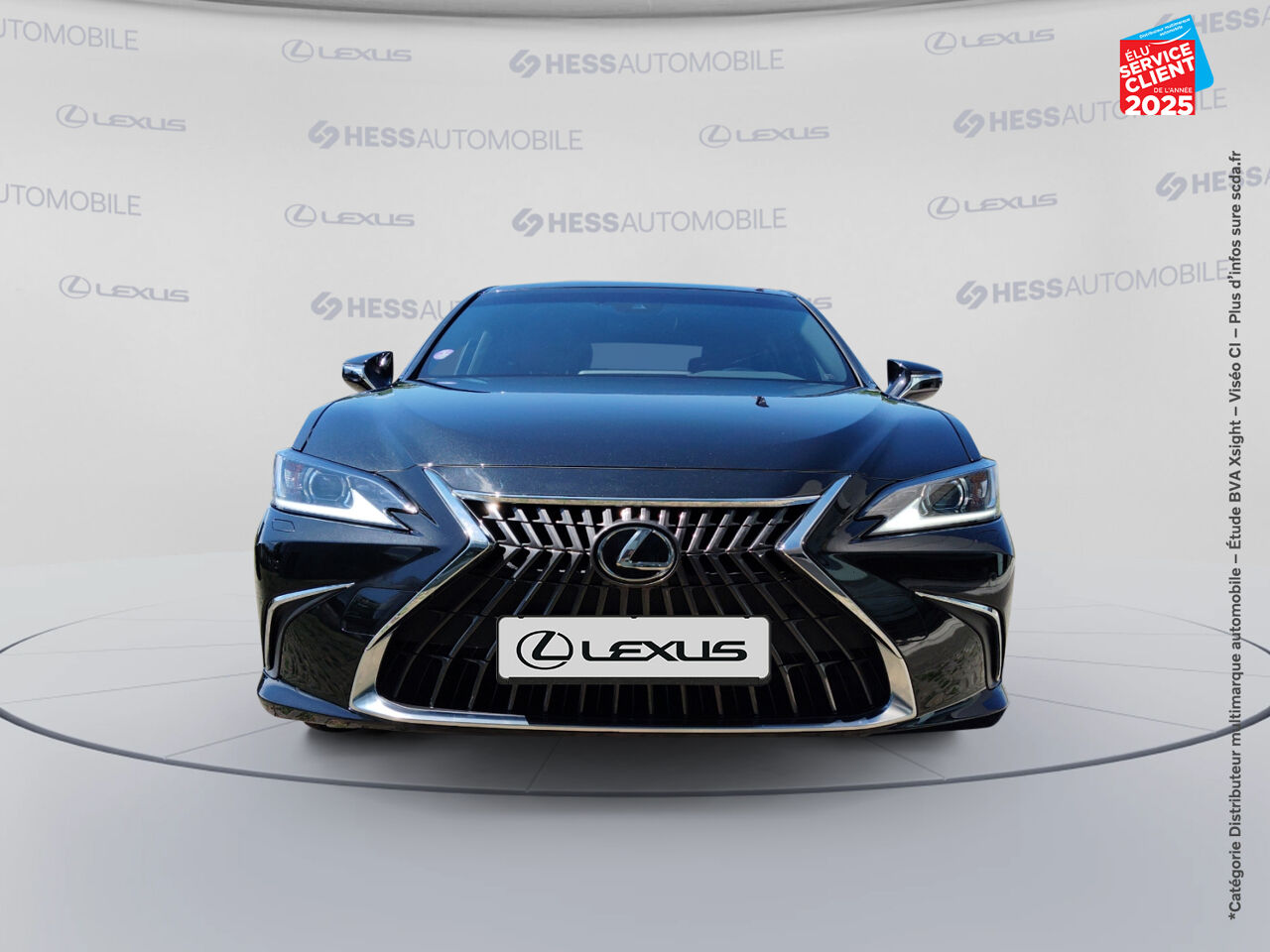 Véhicule d'occasion LEXUS ES 300H LUXE MY25 TPANO SIEGCHAUF/VENTIL/CUIR GPS CAMERA chez HESS Automobile