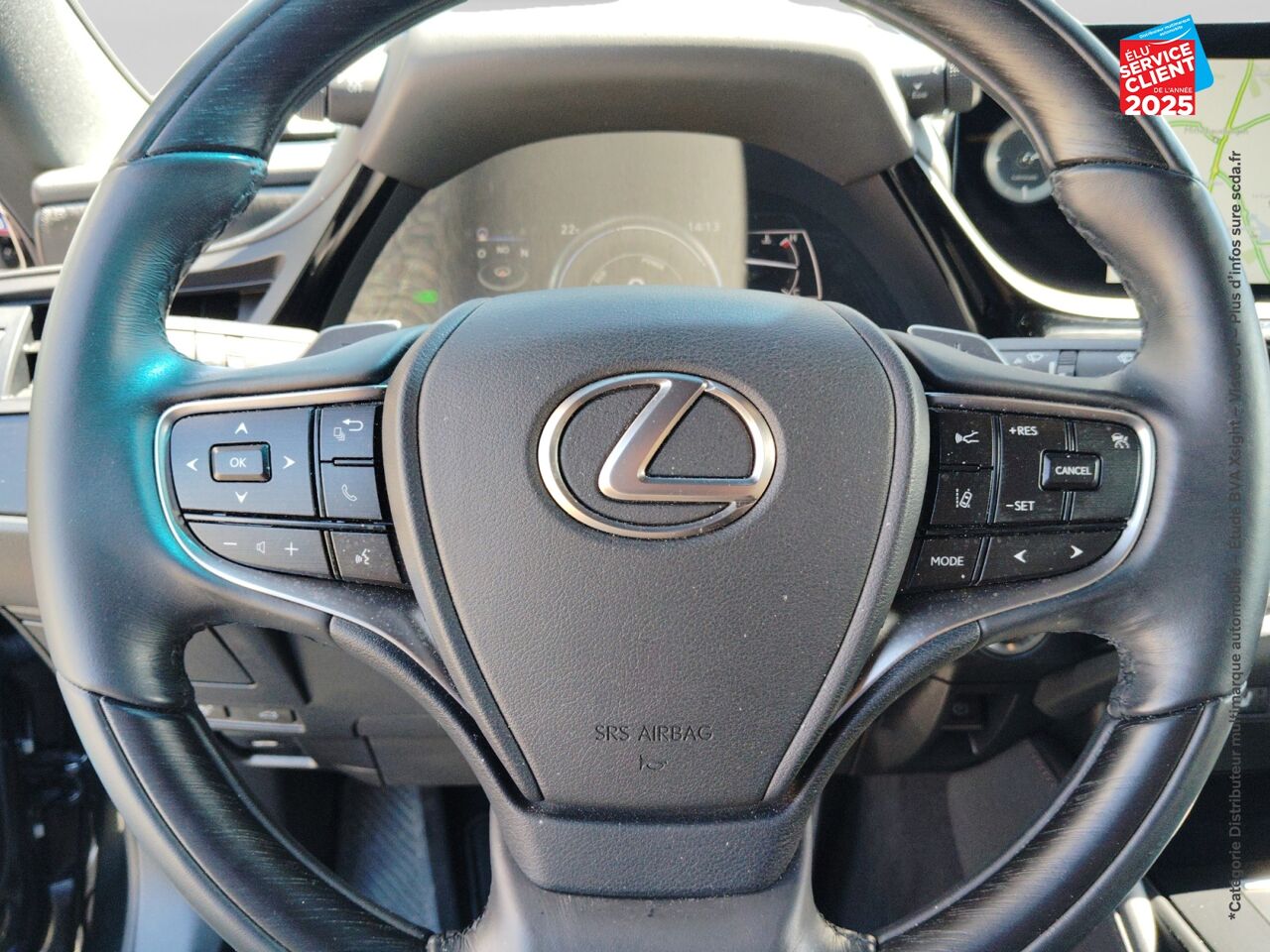 Véhicule d'occasion LEXUS ES 300H LUXE MY25 TPANO SIEGCHAUF/VENTIL/CUIR GPS CAMERA chez HESS Automobile