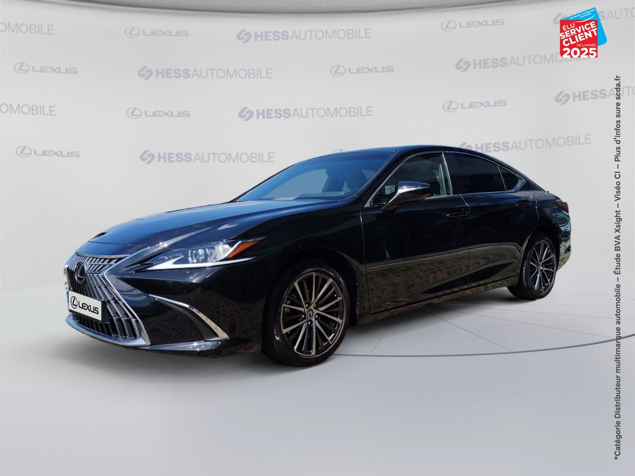 Véhicule d'occasion LEXUS ES 300H LUXE MY25 TPANO SIEGCHAUF/VENTIL/CUIR GPS CAMERA chez HESS Automobile