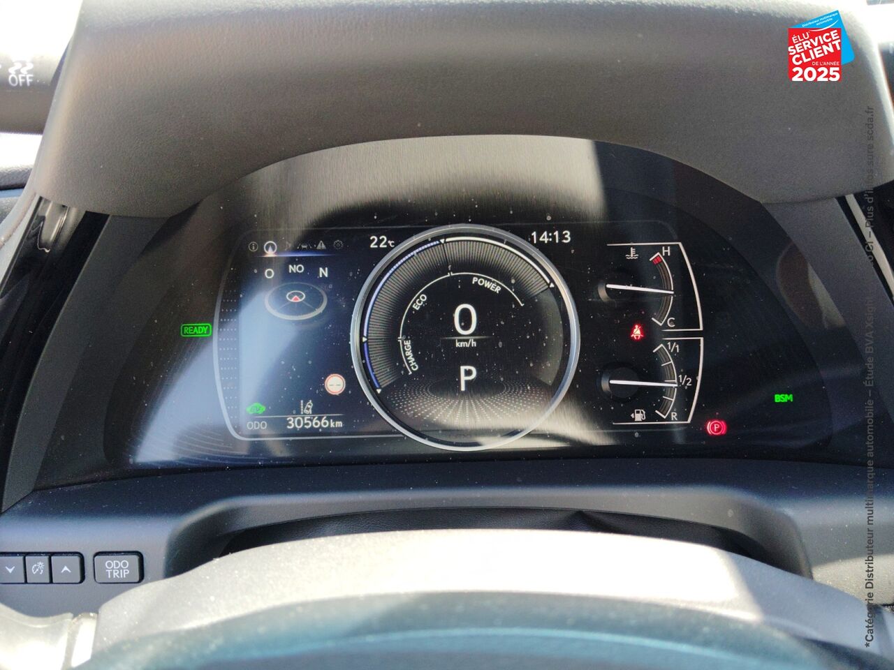 Véhicule d'occasion LEXUS ES 300H LUXE MY25 TPANO SIEGCHAUF/VENTIL/CUIR GPS CAMERA chez HESS Automobile