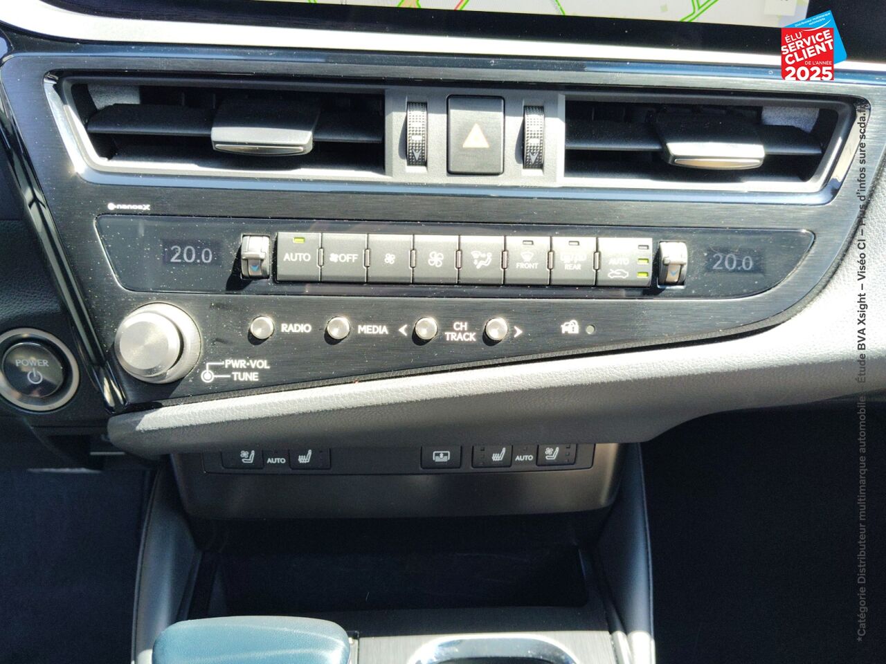 Véhicule d'occasion LEXUS ES 300H LUXE MY25 TPANO SIEGCHAUF/VENTIL/CUIR GPS CAMERA chez HESS Automobile