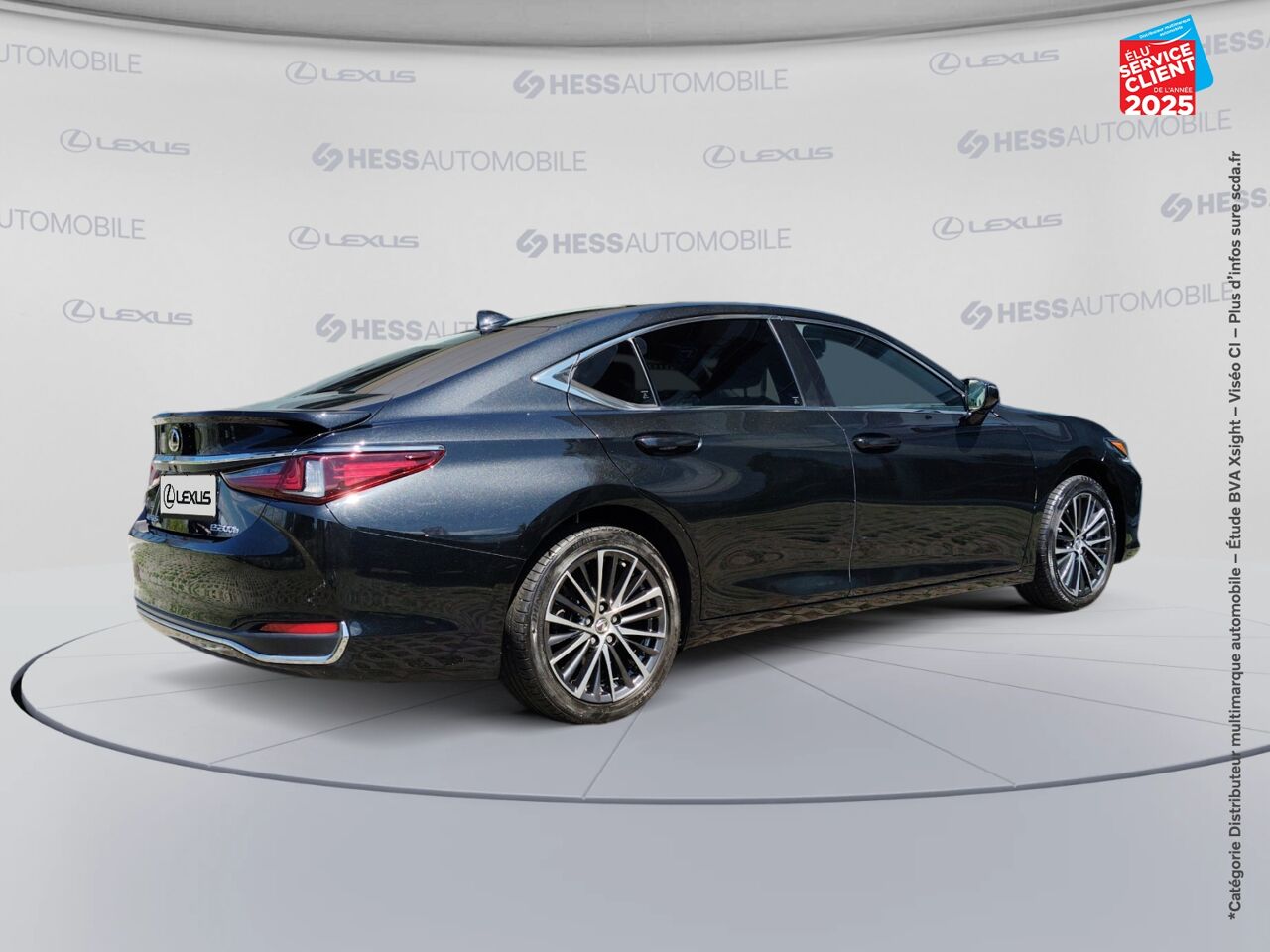 Véhicule d'occasion LEXUS ES 300H LUXE MY25 TPANO SIEGCHAUF/VENTIL/CUIR GPS CAMERA chez HESS Automobile
