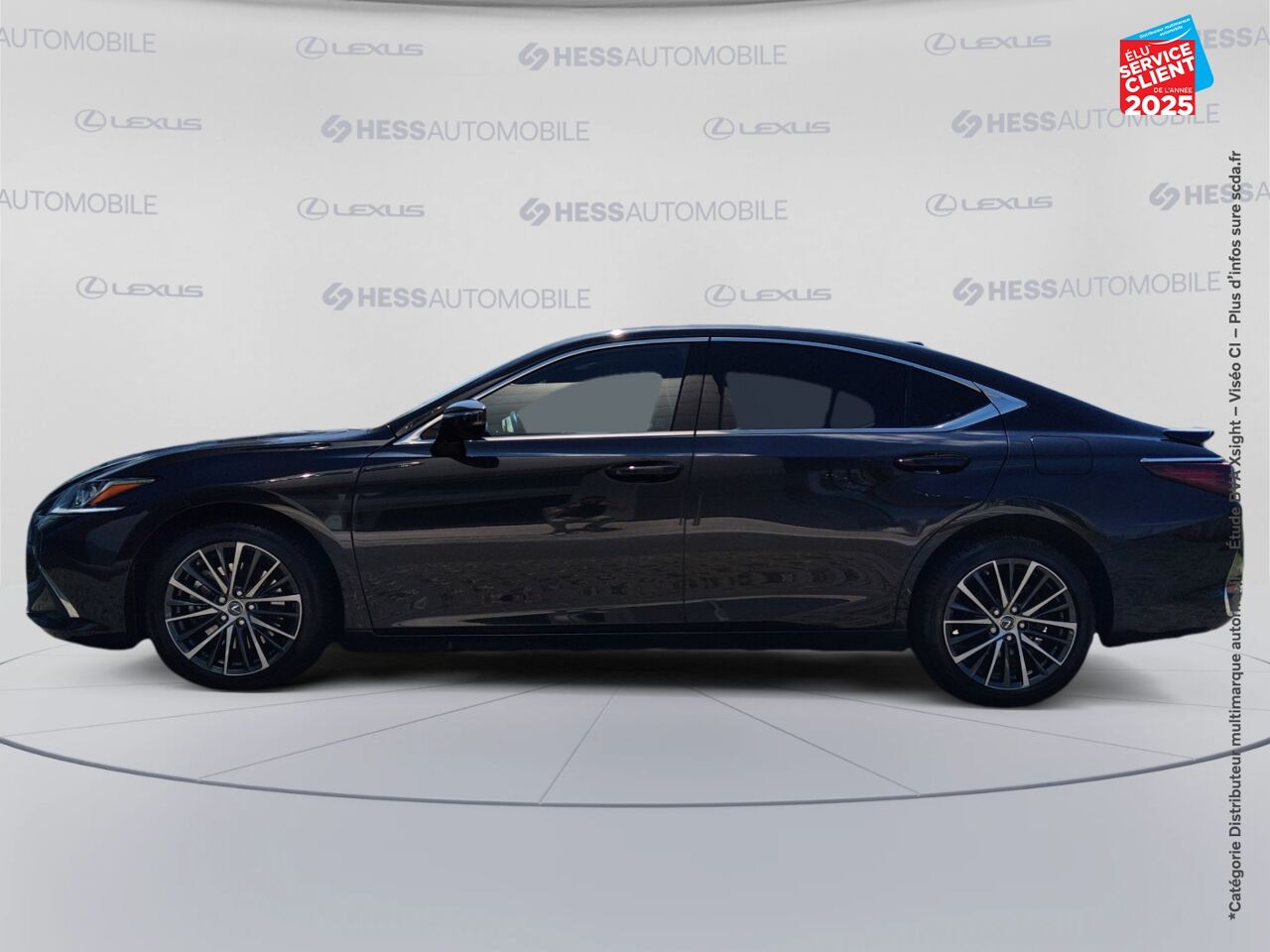 Véhicule d'occasion LEXUS ES 300H LUXE MY25 TPANO SIEGCHAUF/VENTIL/CUIR GPS CAMERA chez HESS Automobile