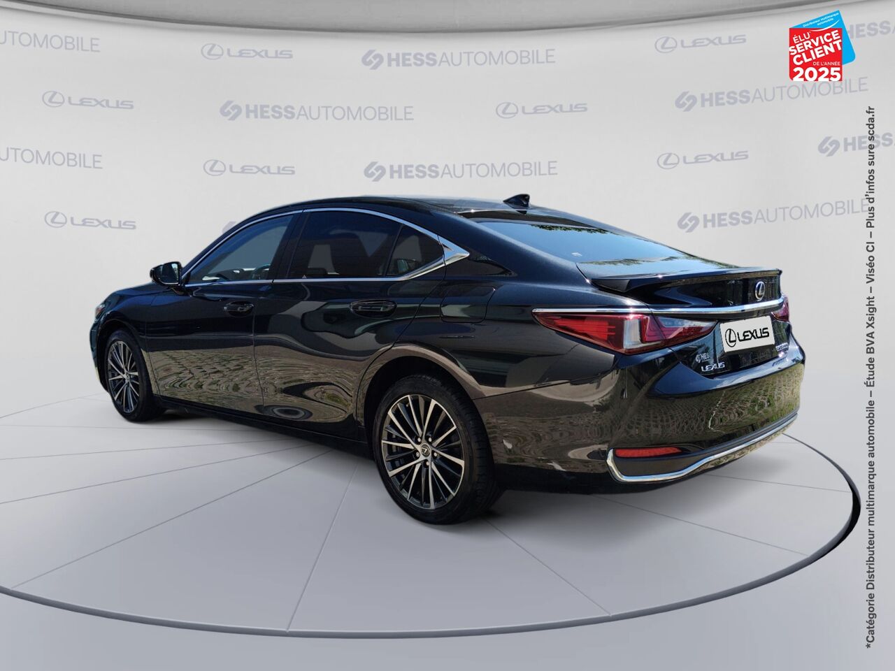 Véhicule d'occasion LEXUS ES 300H LUXE MY25 TPANO SIEGCHAUF/VENTIL/CUIR GPS CAMERA chez HESS Automobile